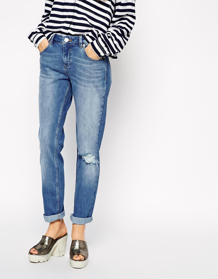 knee ripped boyfriend jeans