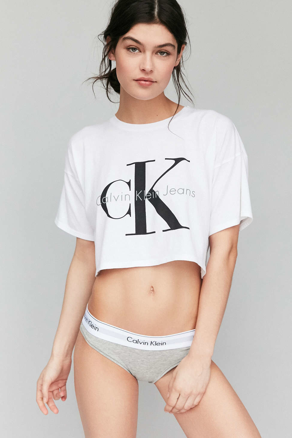 Calvin Klein Cropped Tee Shirt in White | Lyst