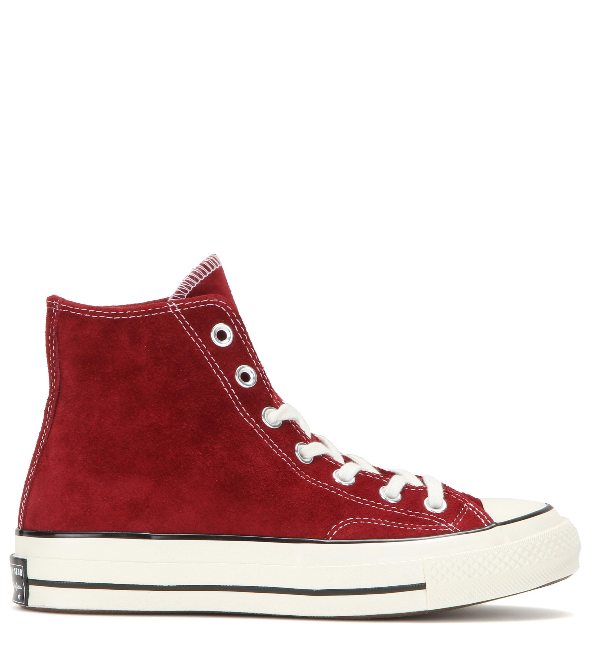 joggers and high top converse