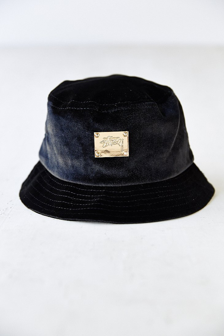 Stussy X Uo Velvet Bucket Hat in Black 