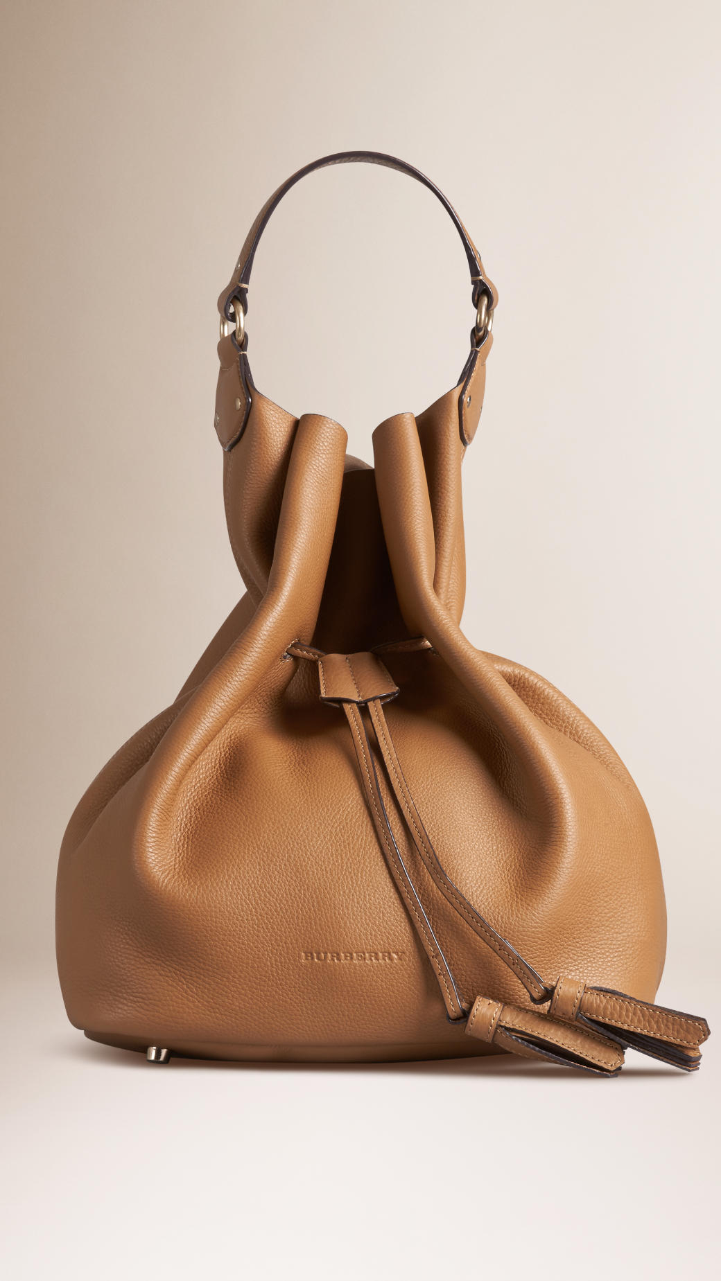Burberry Large Grainy Leather Hobo Bag in Natural | Lyst