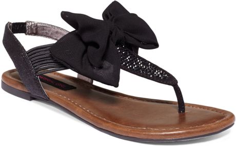 Material Girl Skylar Flat Sandals in Black | Lyst