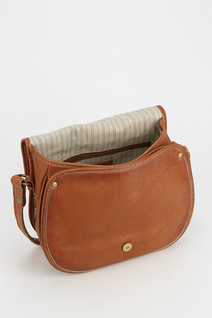 frye saddle bag purse