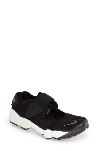 nike rift black and white