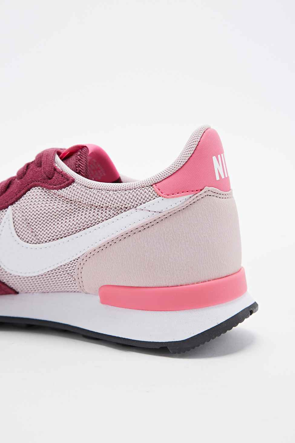 nike burgundy internationalist trainers