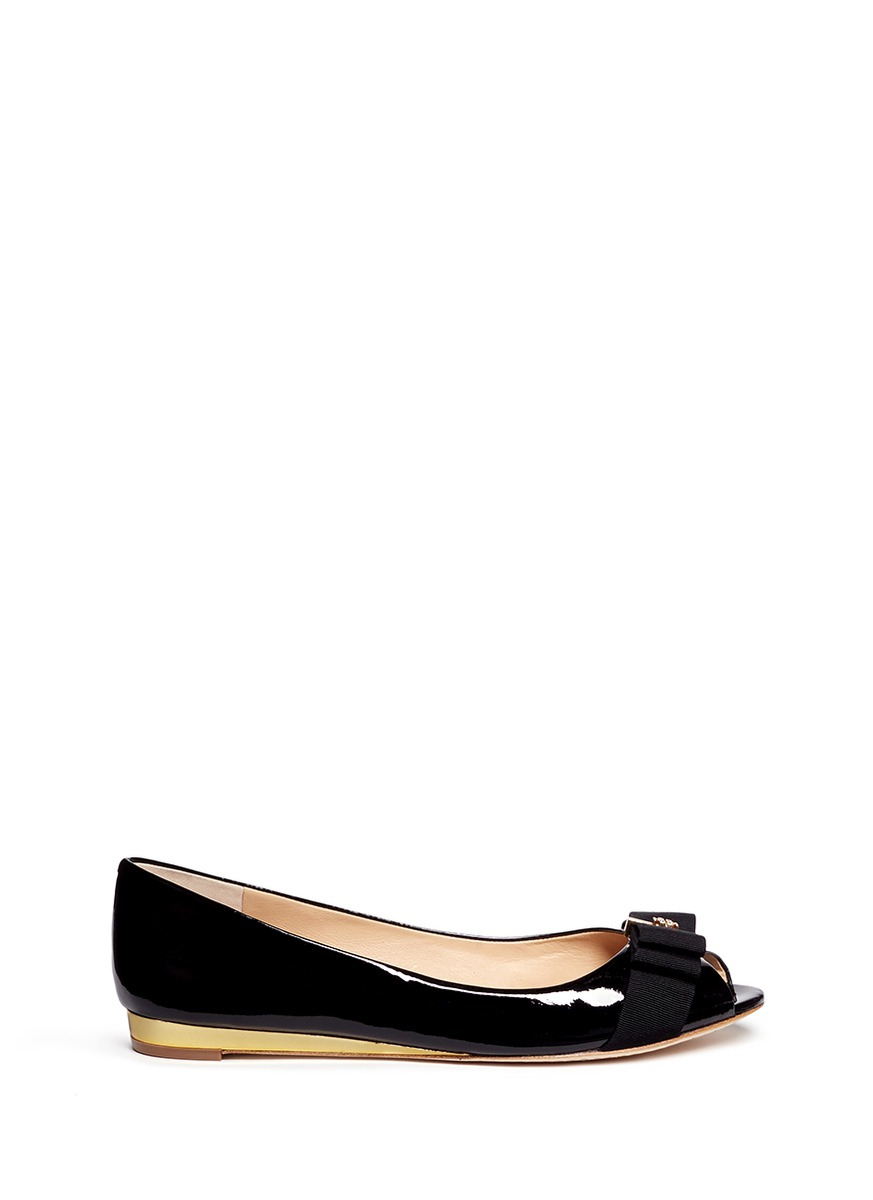 Tory Burch 'trudy' Patent Leather Open Toe Flats in Black | Lyst