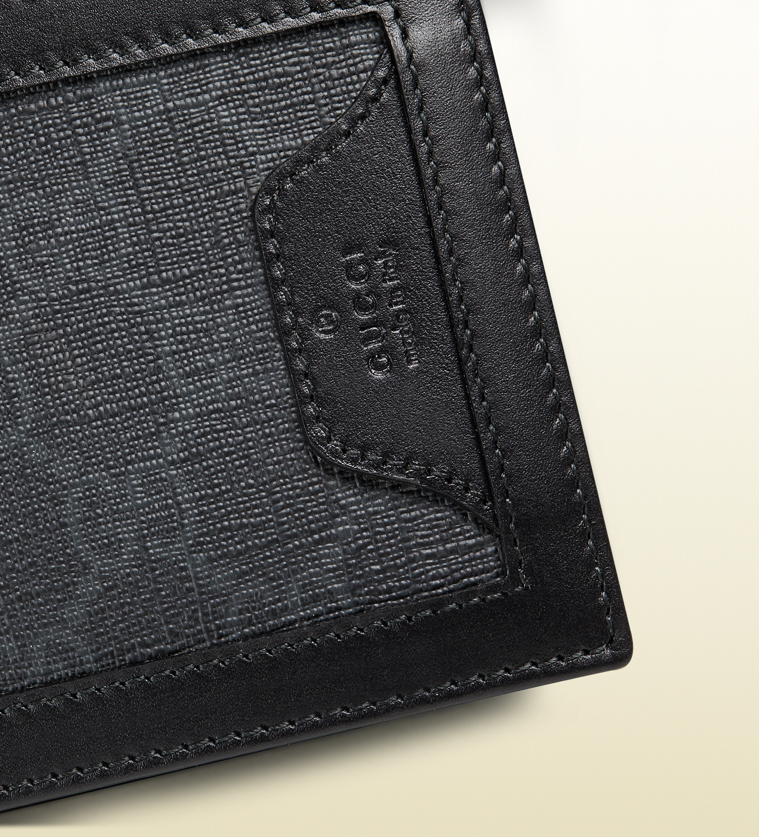 Lyst - Gucci Gg Supreme Canvas Bi-fold Wallet in Black for Men