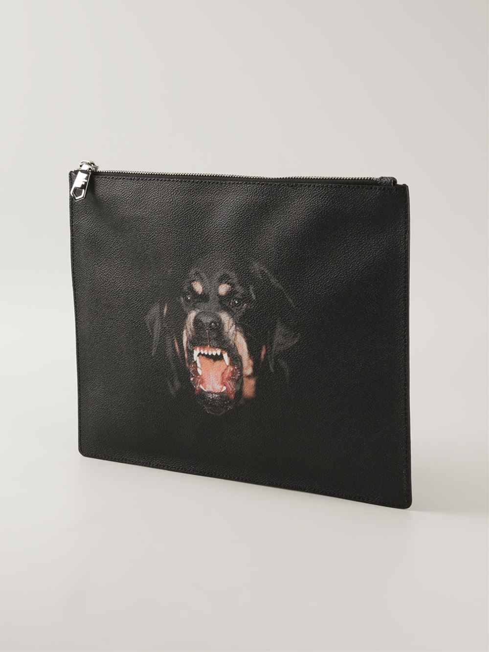 pochette givenchy chien
