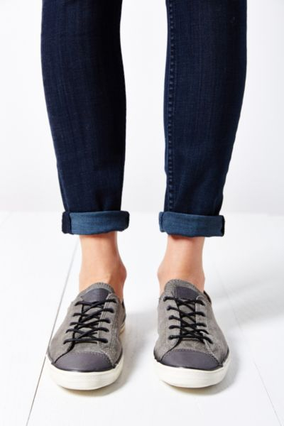 converse fancy low top sneakers