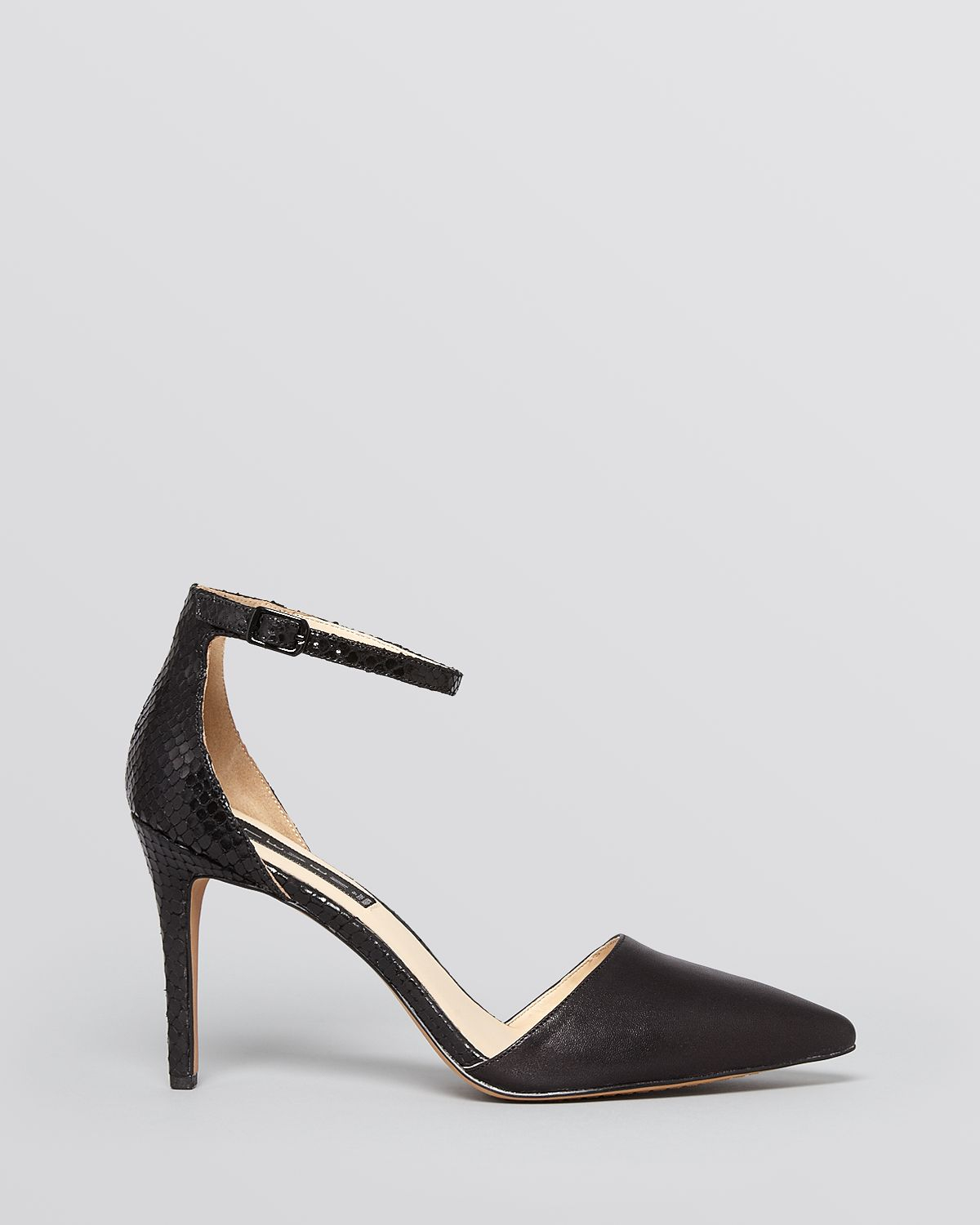 steve madden black closed toe heels