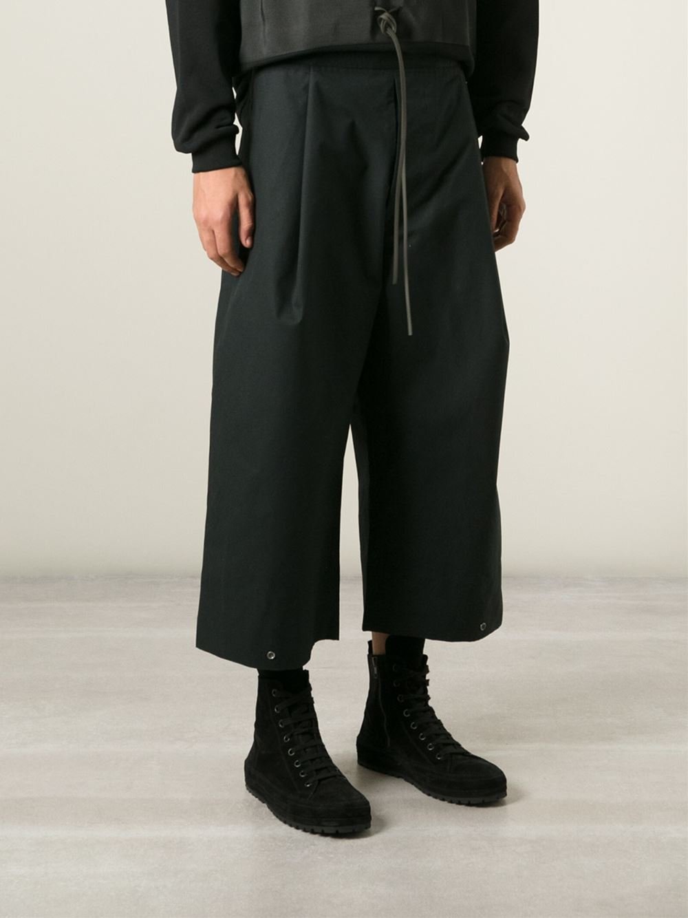 Berthold Wide Leg Cropped Trousers in Black for Men | Lyst