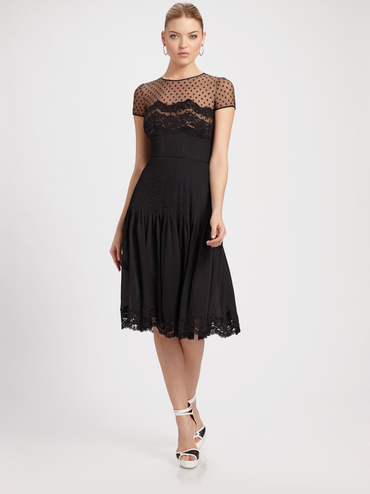Oscar de la Renta Lace Silk  Short Sleeve  Dress  in Black  