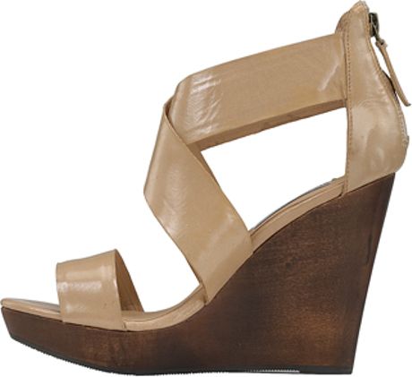 Steve Madden Riddgge Nude Patent Leather Wooden Wedge in Beige (nude ...
