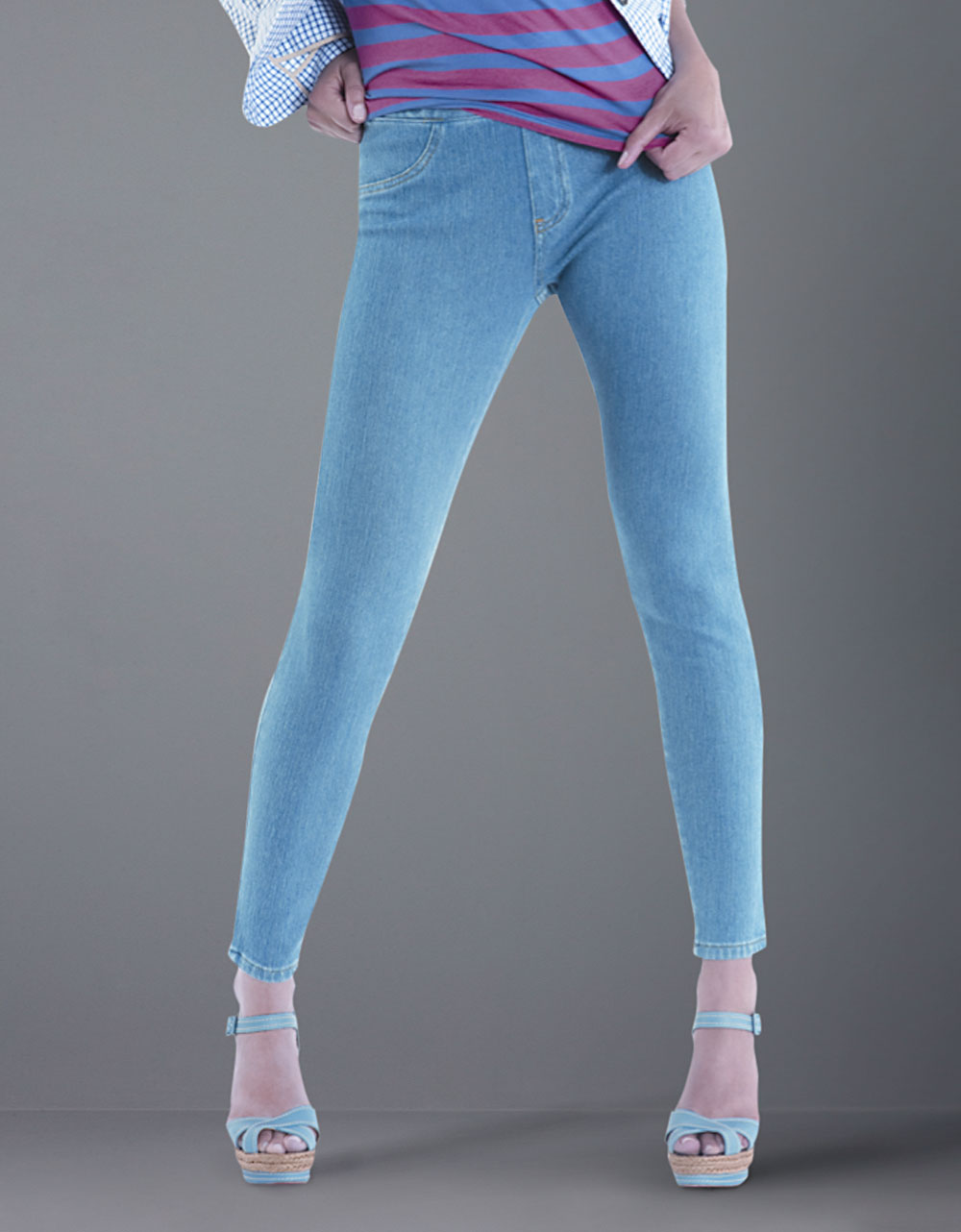 https://cdna.lystit.com/photos/2011/09/17/hue-lt-denim-classic-jean-leggings-product-1-2069976-967236872.jpeg