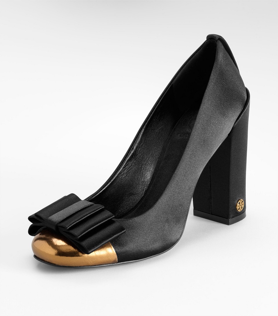 tory burch black pumps