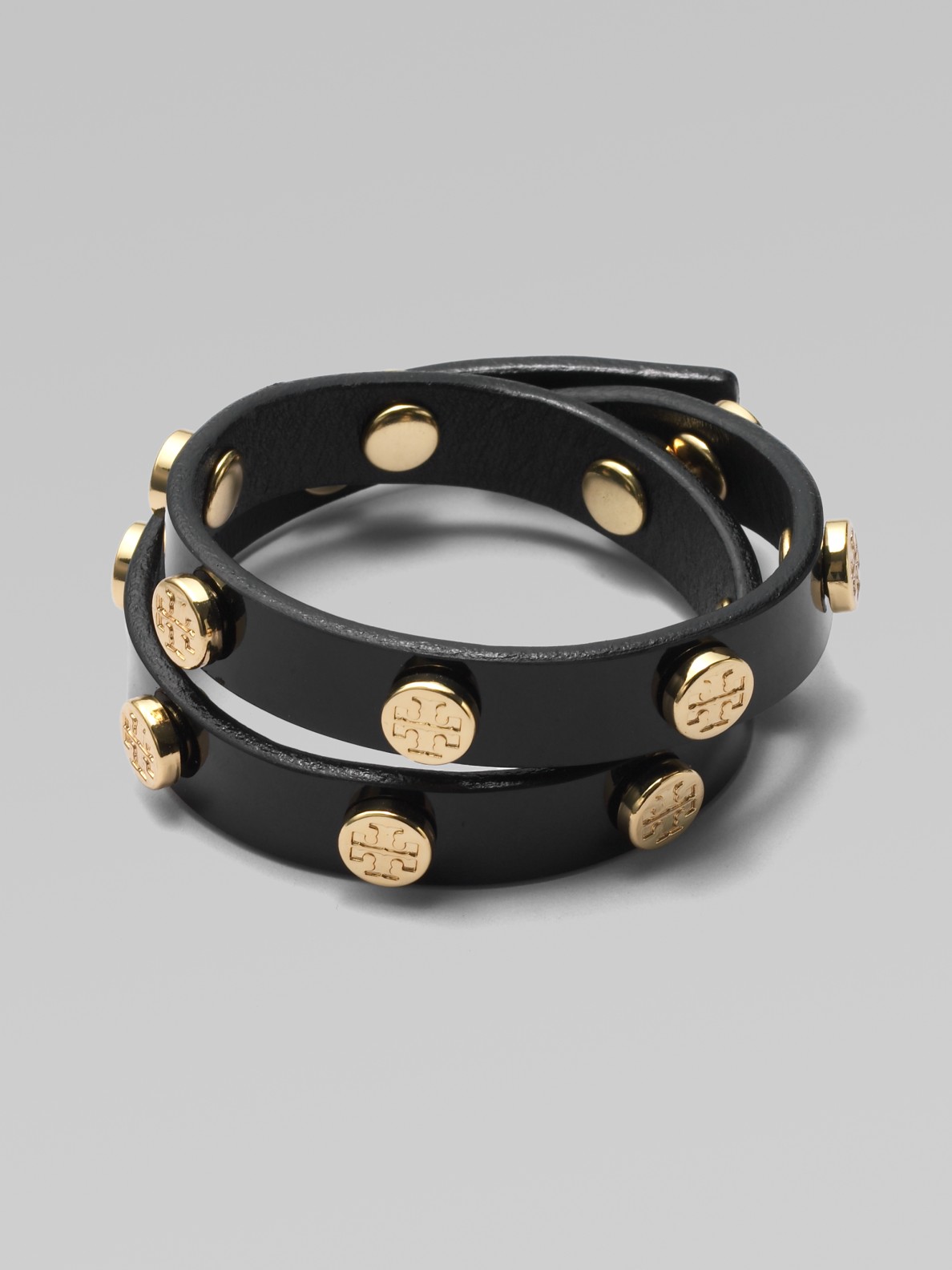 Arriba 55+ imagen tory burch black leather wrap bracelet