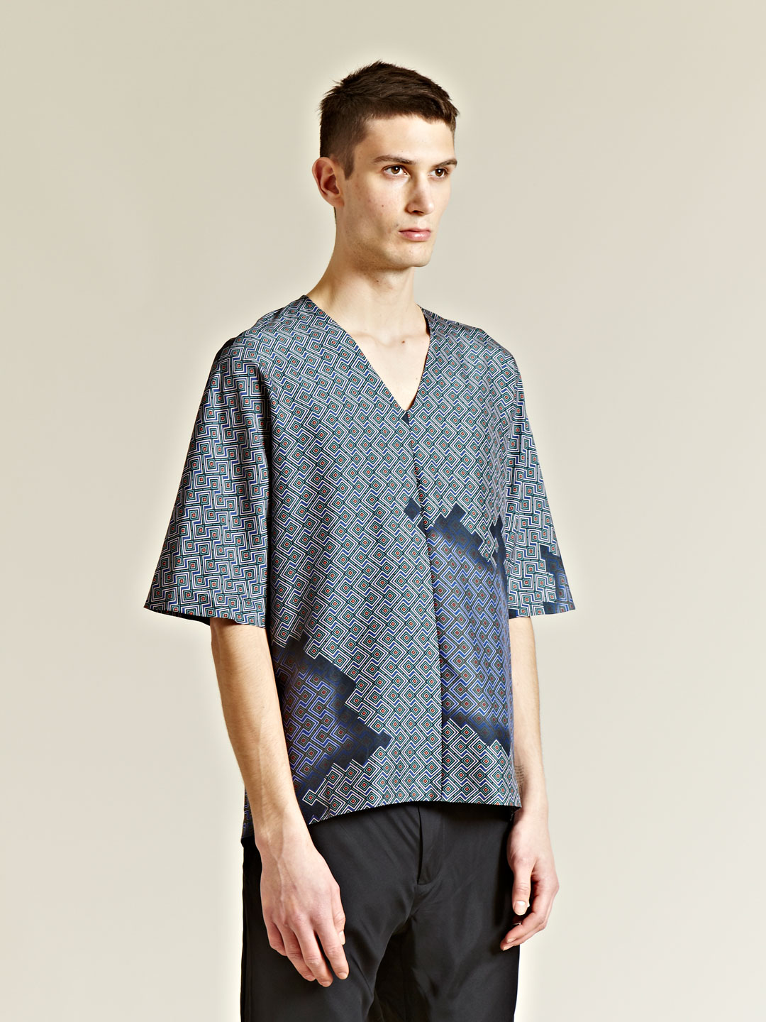 Silk t shirts for men Fashionable Men's Silk Shirts. A Silk shirt is a piece of clothing for the trunk of the body. It is a garment for the upper part of the body, typically having a collar, cuffs, sleeves, and a front opening. Silk shirt is made up of tightly woven silk. Silk shirt comes in many styles and colors.