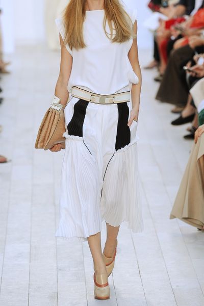 Chloé Pleated Silk Crepe De Chine Midi Skirt in White | Lyst
