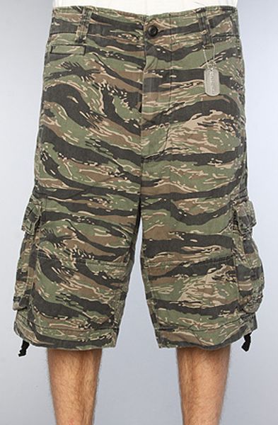 Rothco The Tiger Stripe Camo Vintage Infantry Utility Shorts in Green ...