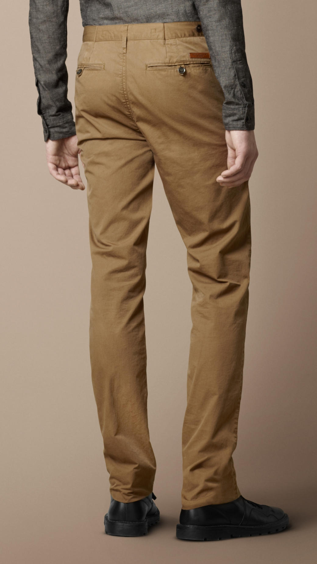 Orkan resident Mand Burberry Brit Workwear Cotton Chino Trousers in Amber Brown (Brown) for Men  - Lyst