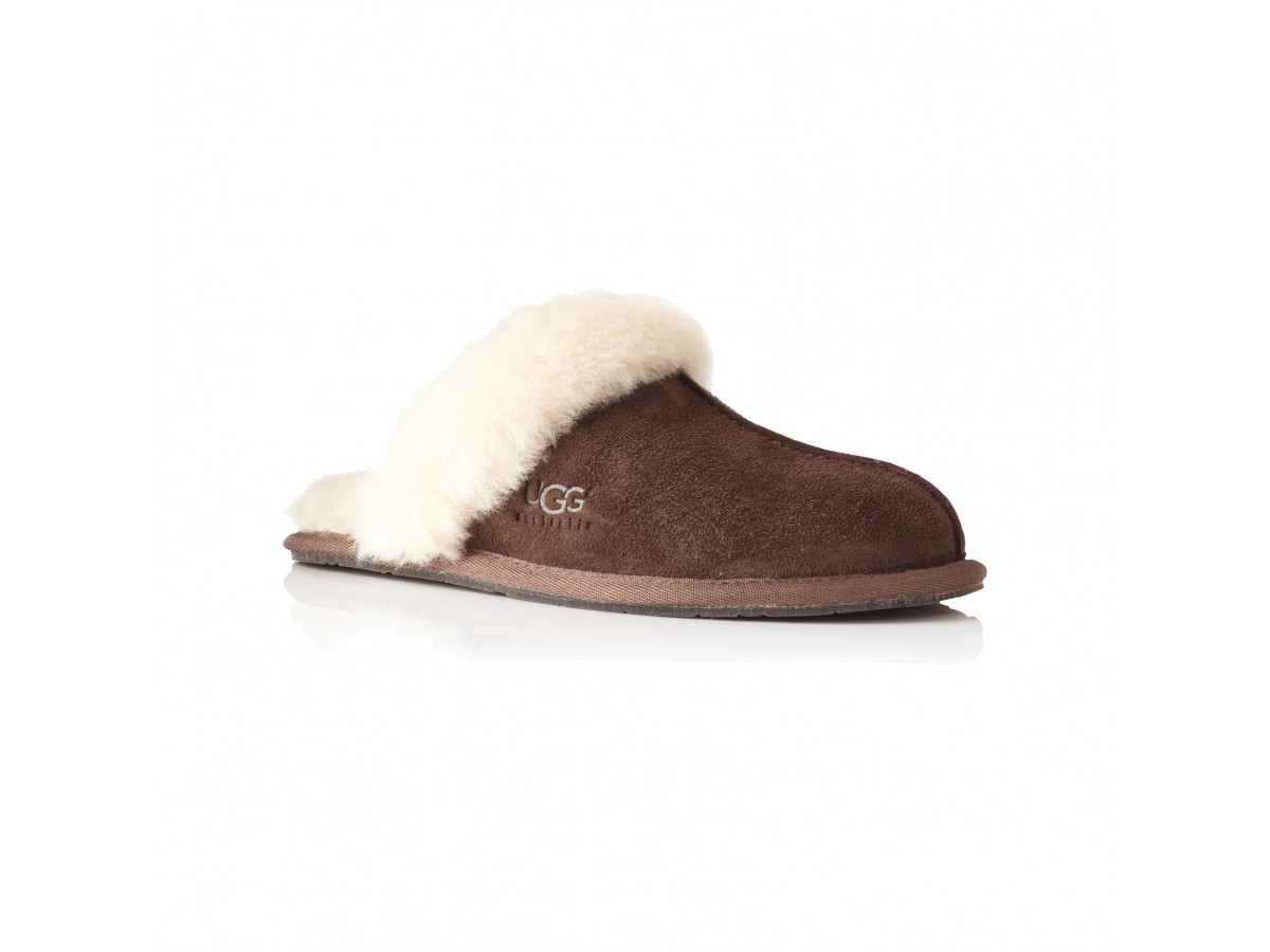 brown uggs slippers