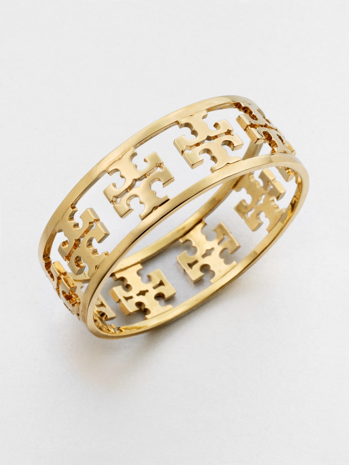 Tory Burch Reverse Cutout Logo Bangle Bracelet in Gold (Metallic) - Lyst