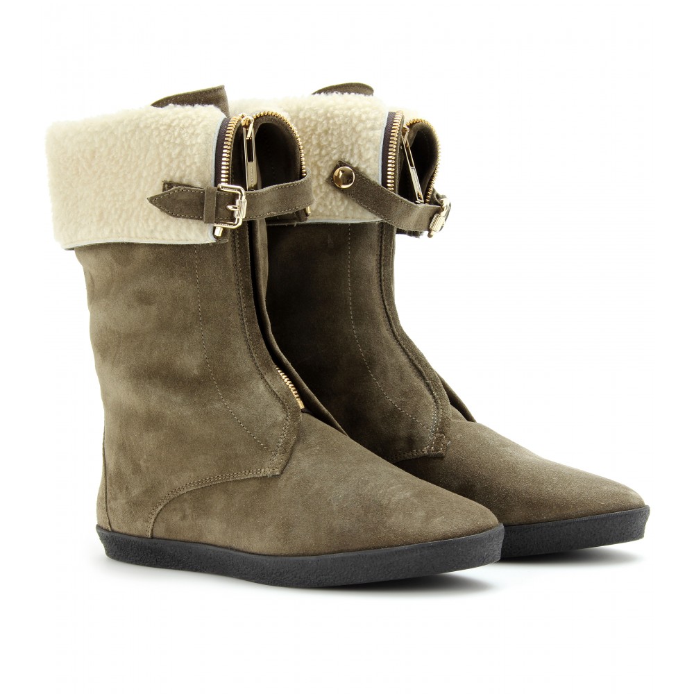 Cozy and Chic: Sueded Shearling Duck Boots Burberry