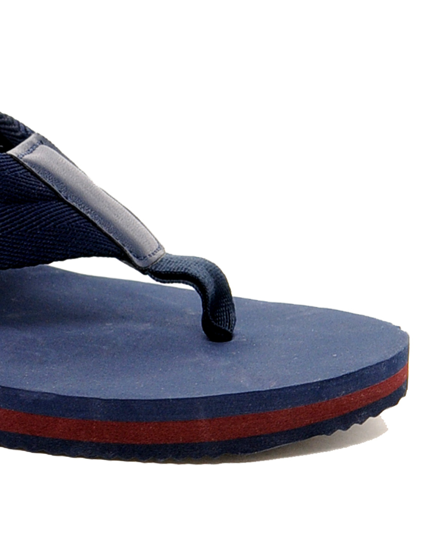 mens lacoste flip flops
