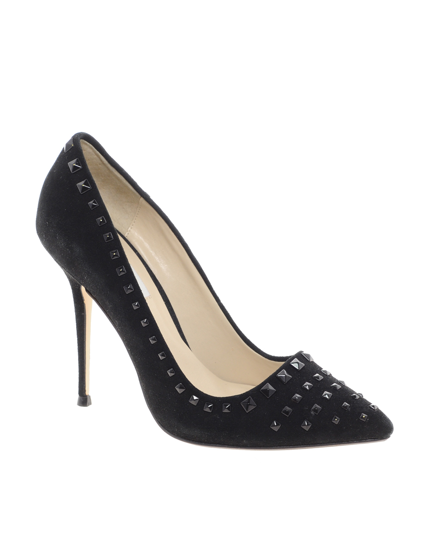 studded court shoes