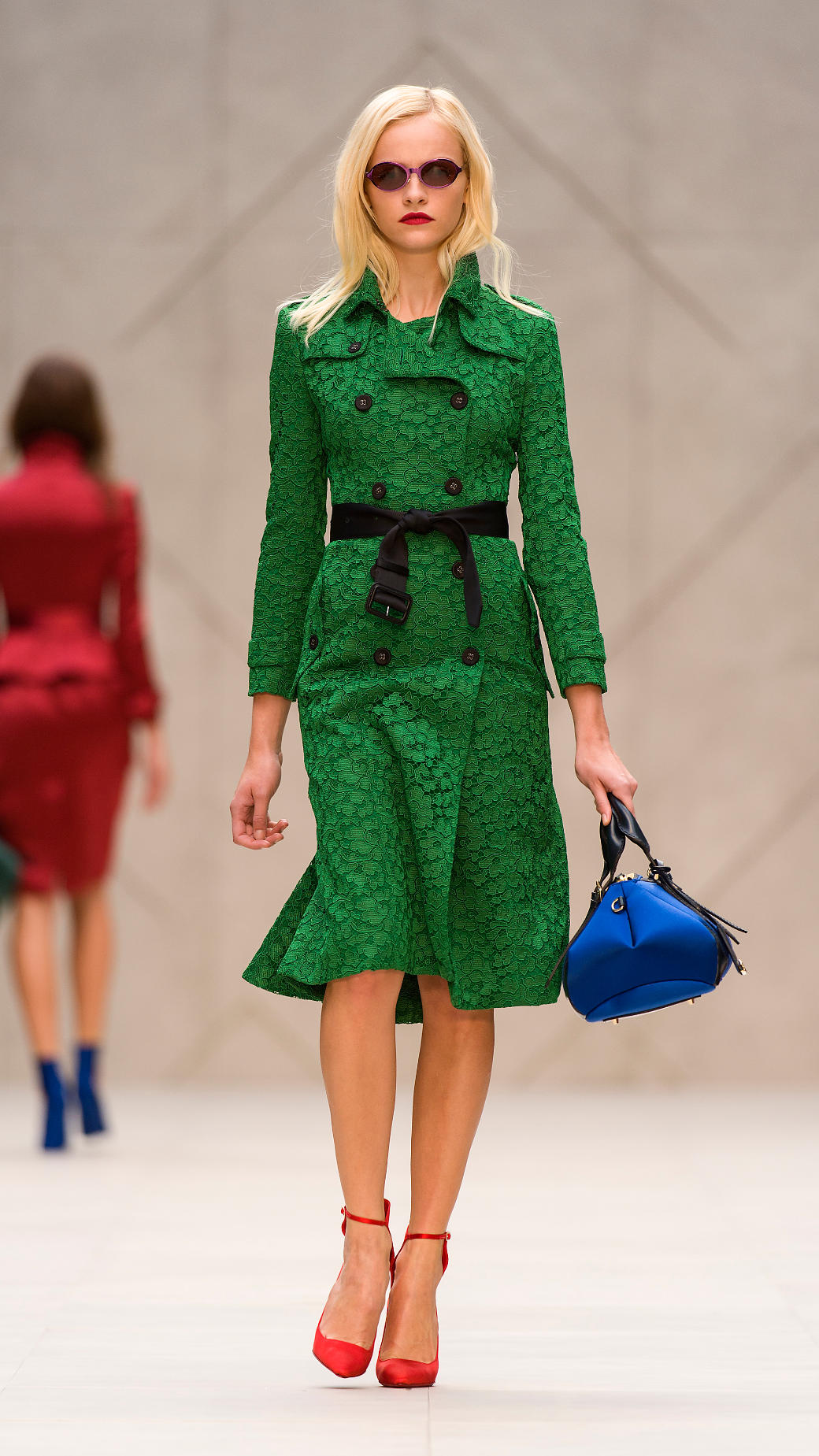 Burberry Prorsum Kickback Lace Trench Coat in Green | Lyst