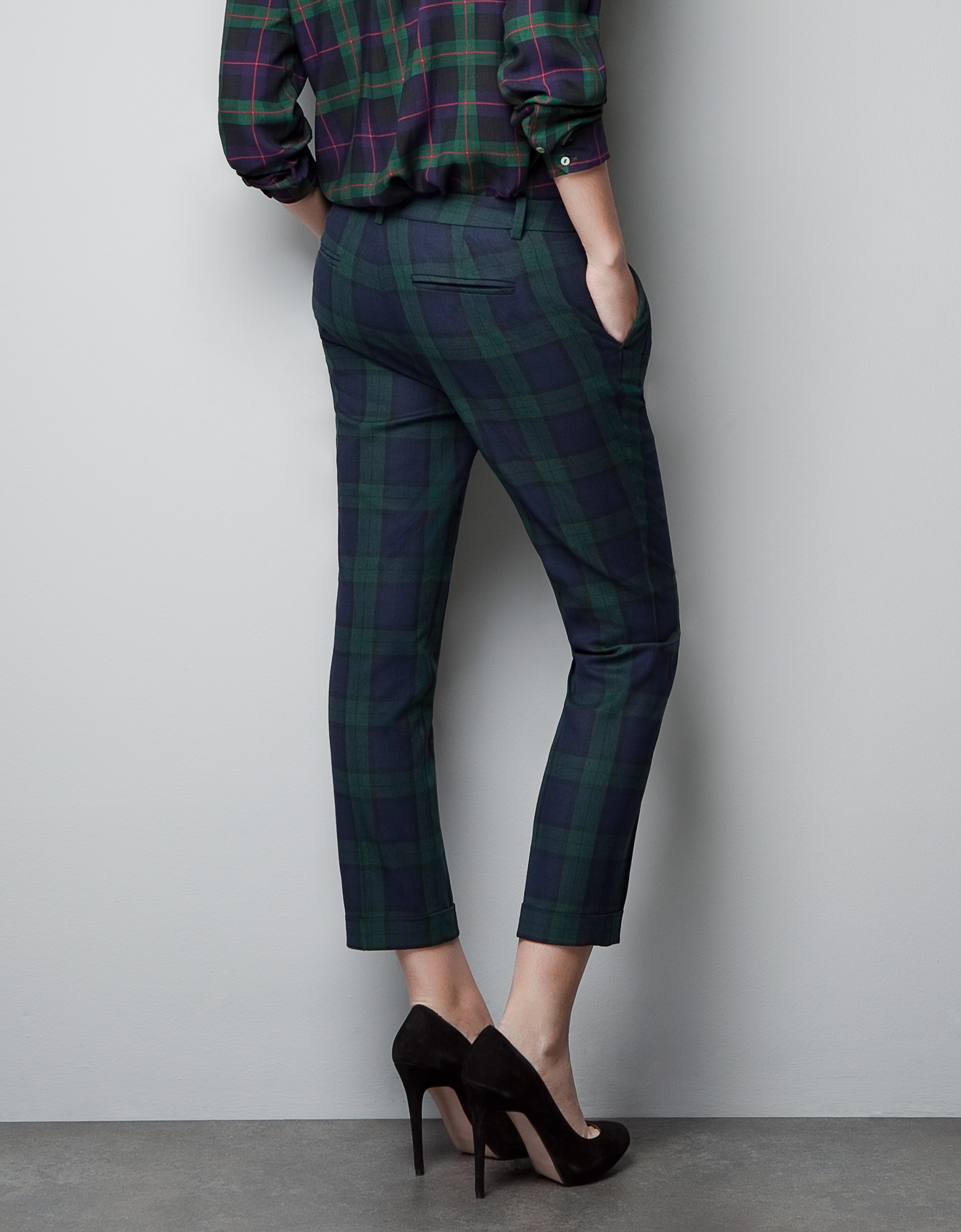 Zara Tartan Cropped Trousers in Green | Lyst