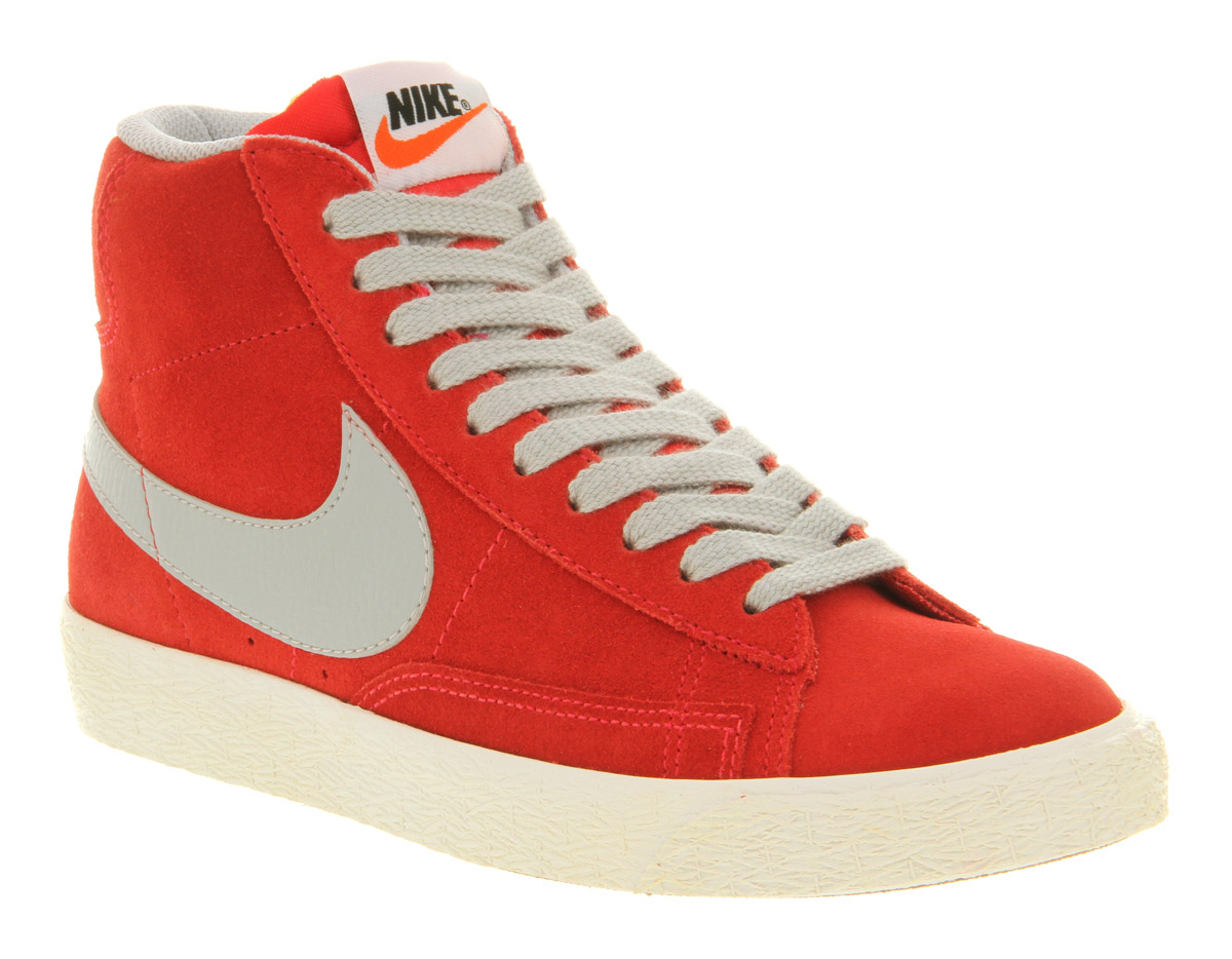 nike blazer low x trainers in cream and red