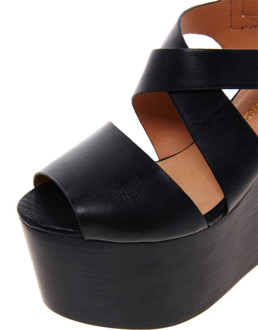 Little White Tie Top. No need to fib about the versatility and retro-fabulousness of this tie-up 