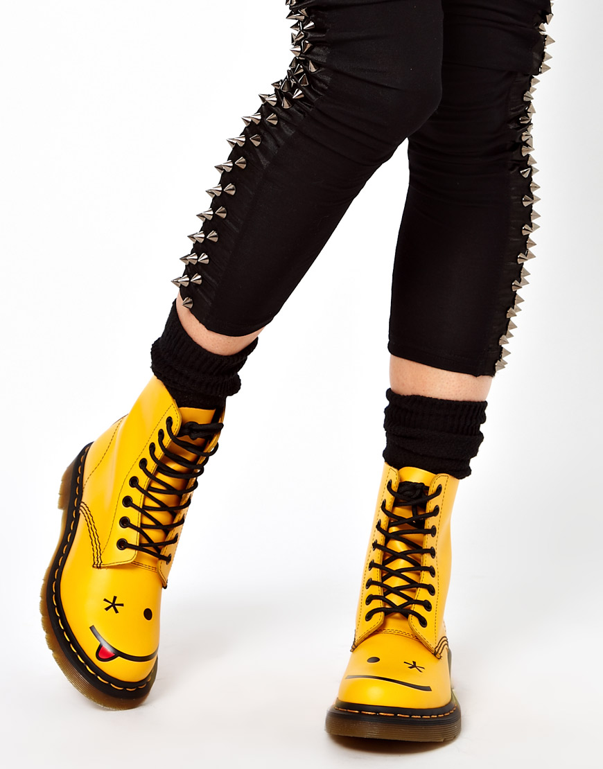 Dr. Martens Hincky Acid Yellow Smiley 8 Eye Boots | Lyst