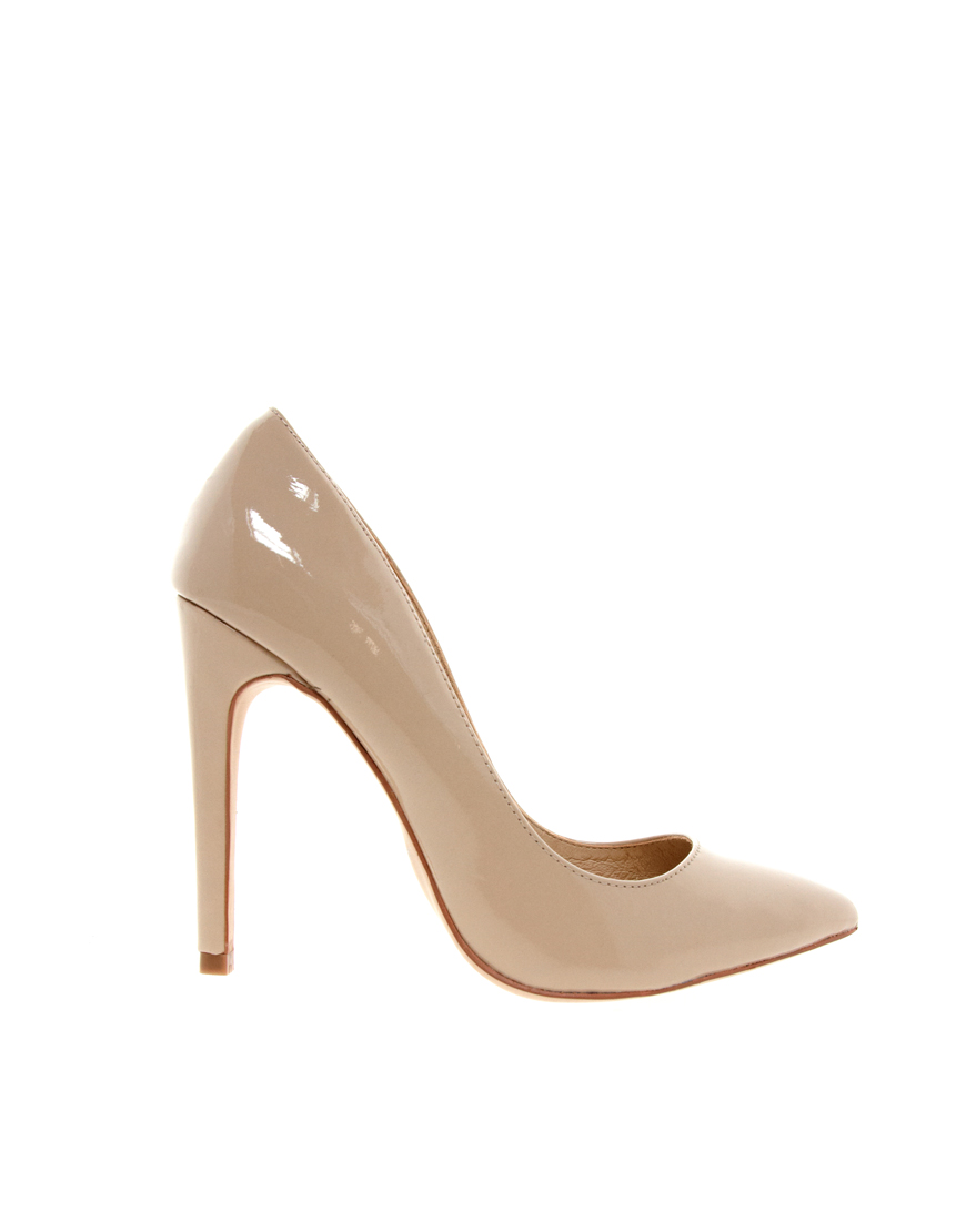 Overveje kronblad Komedieserie ALDO Frited Nude Patent Court Shoes in Natural - Lyst