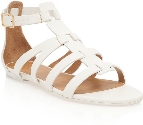 Chloé Strappy Flat Sandals in White | Lyst