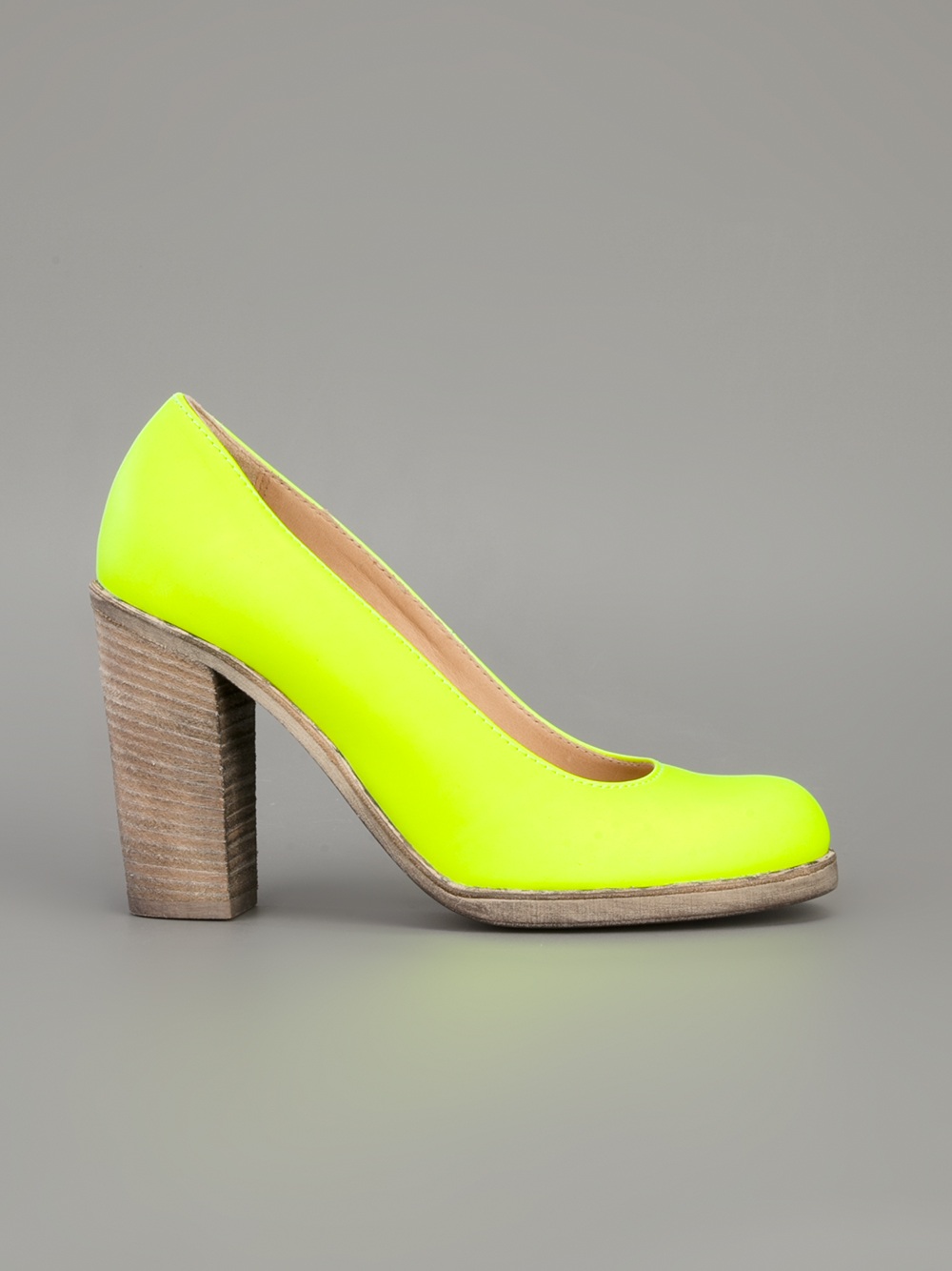 stacked heel pumps round toe