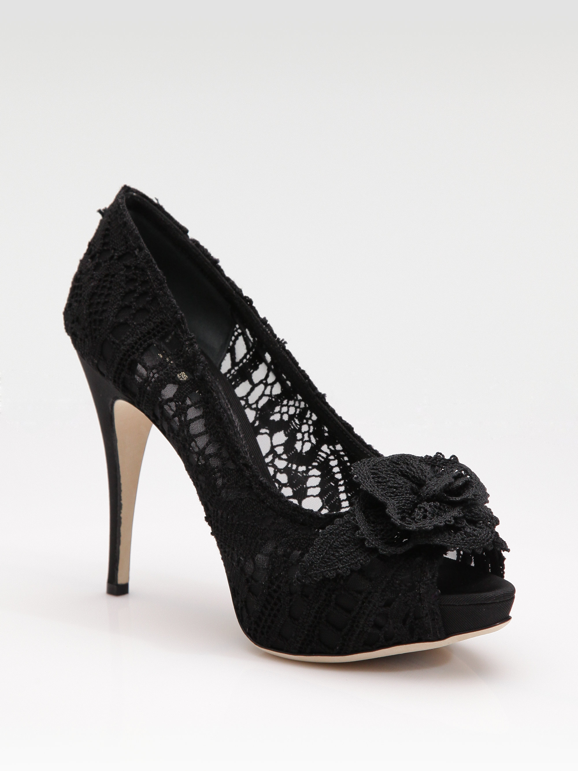 dolce and gabbana lace pumps