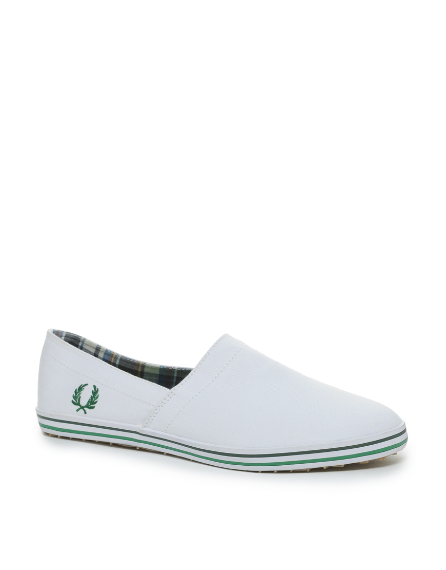 Кеды без шнурков как называются. Слипоны Fred Perry Kingston Stampdown Twill White. Fred Perry балетки. Обувь лакоста чешки. Кеды лакост без шнурков.