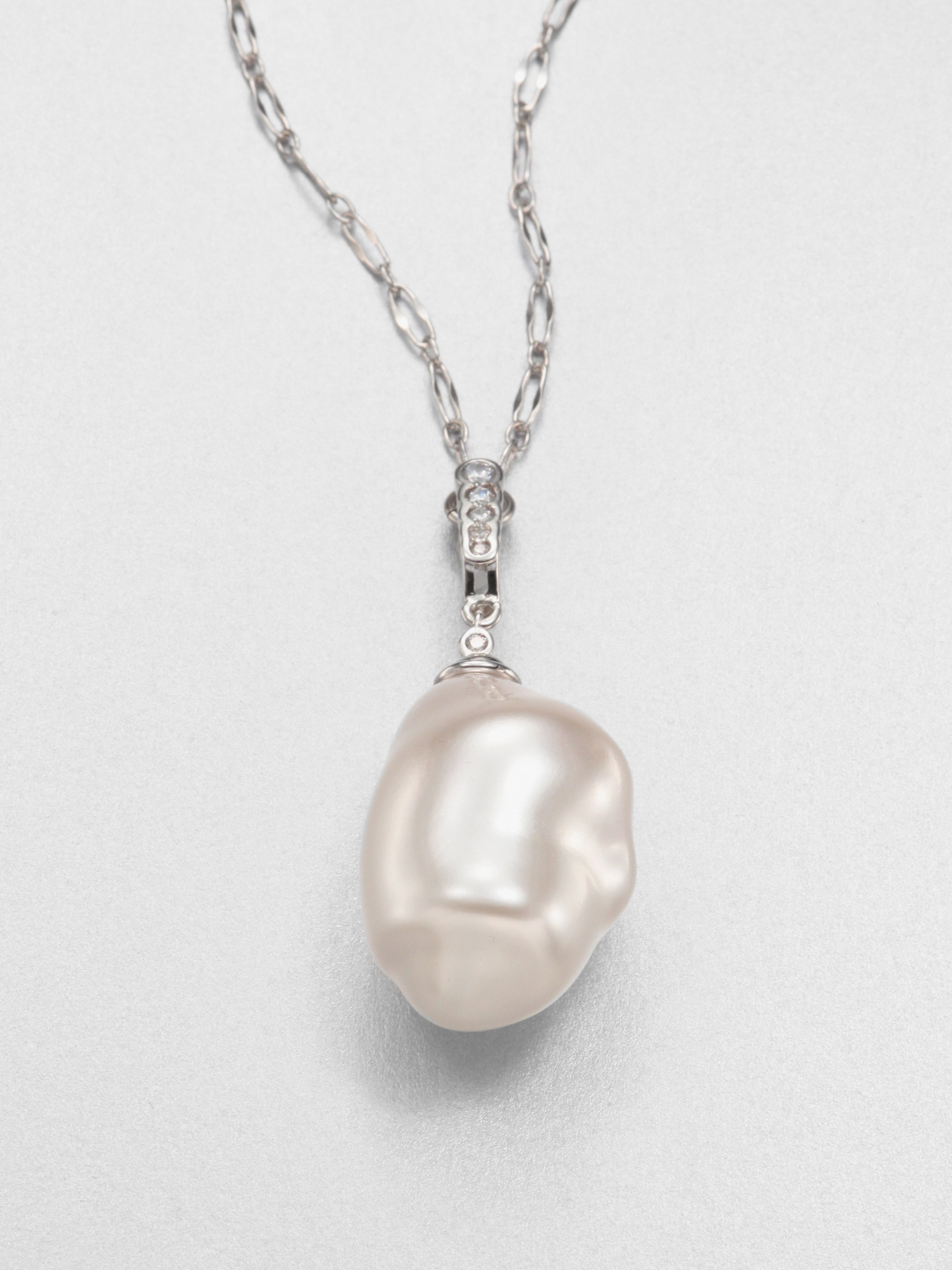 Baroque pearl silver pendant on silver chain