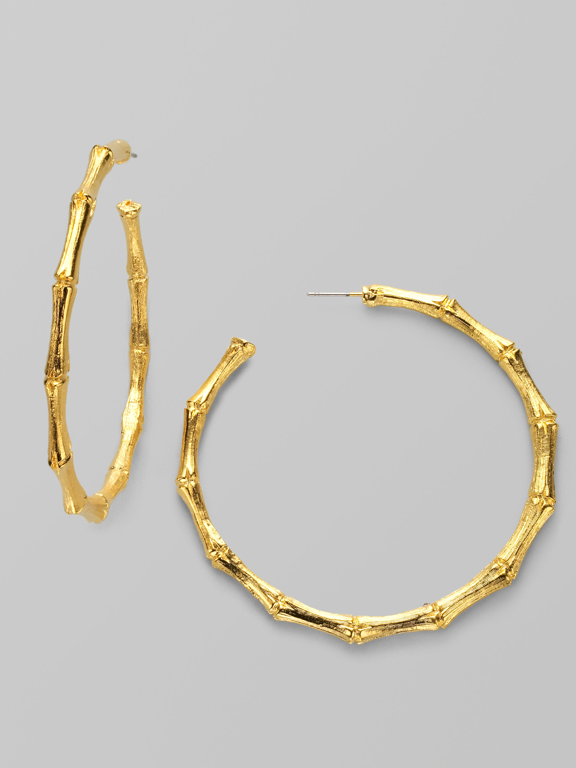 Lyst Kenneth Jay Lane Bamboo Textured Hoop Earrings In Metallic Gallery