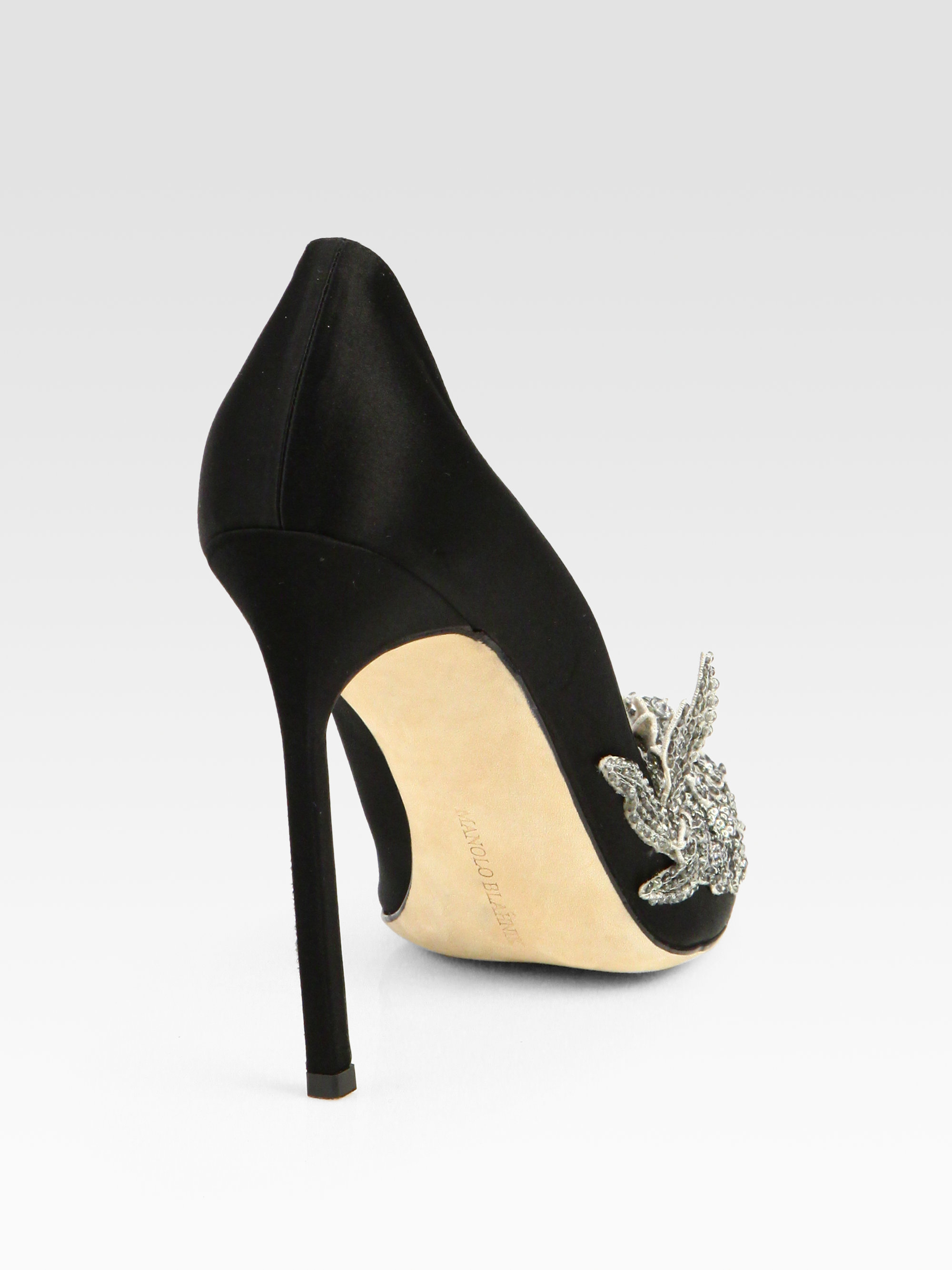 manolo swan pump