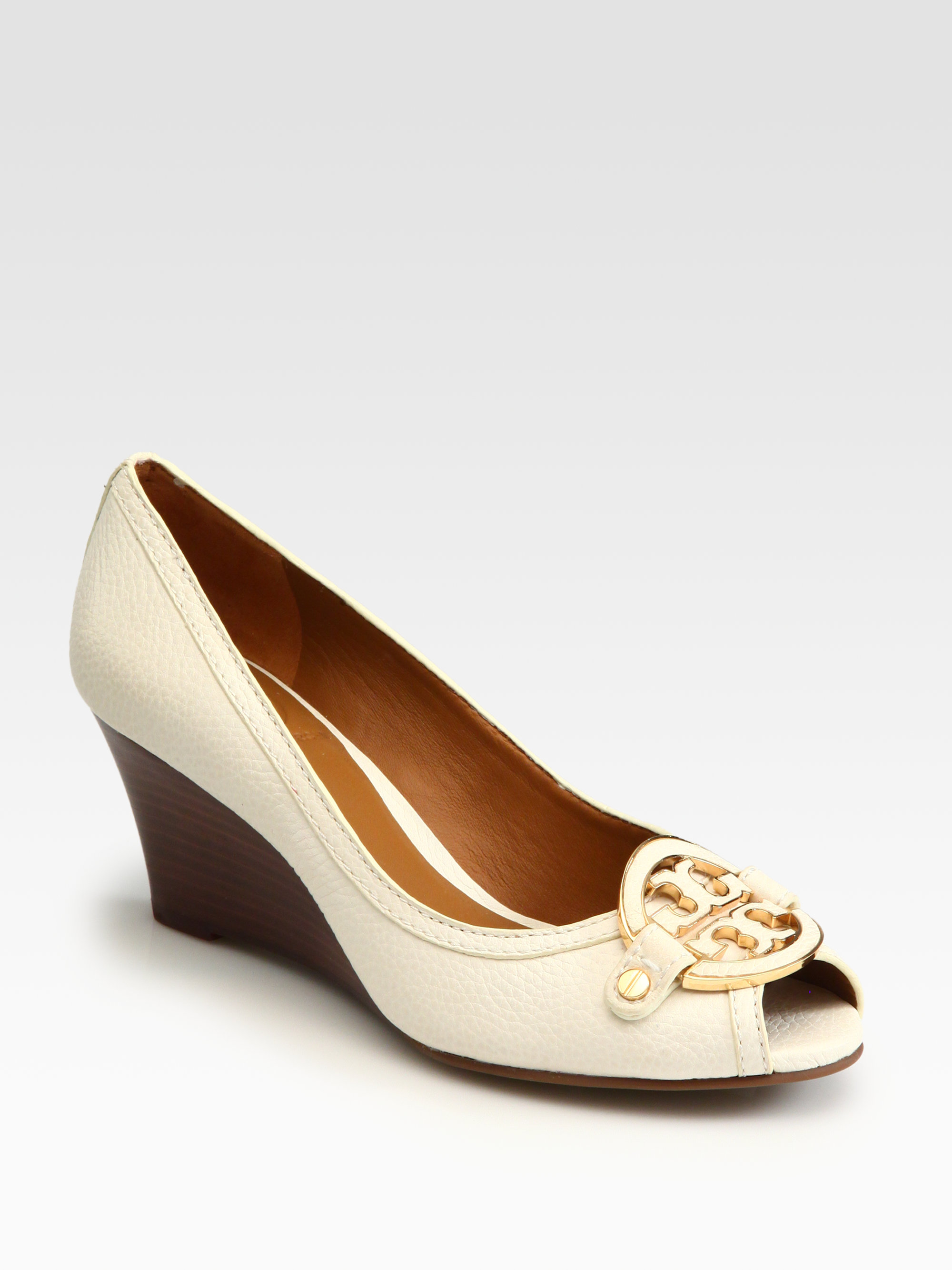white wedge pumps women's