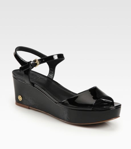 Tory Burch Abena Patent Leather Wedge Sandals in Black | Lyst