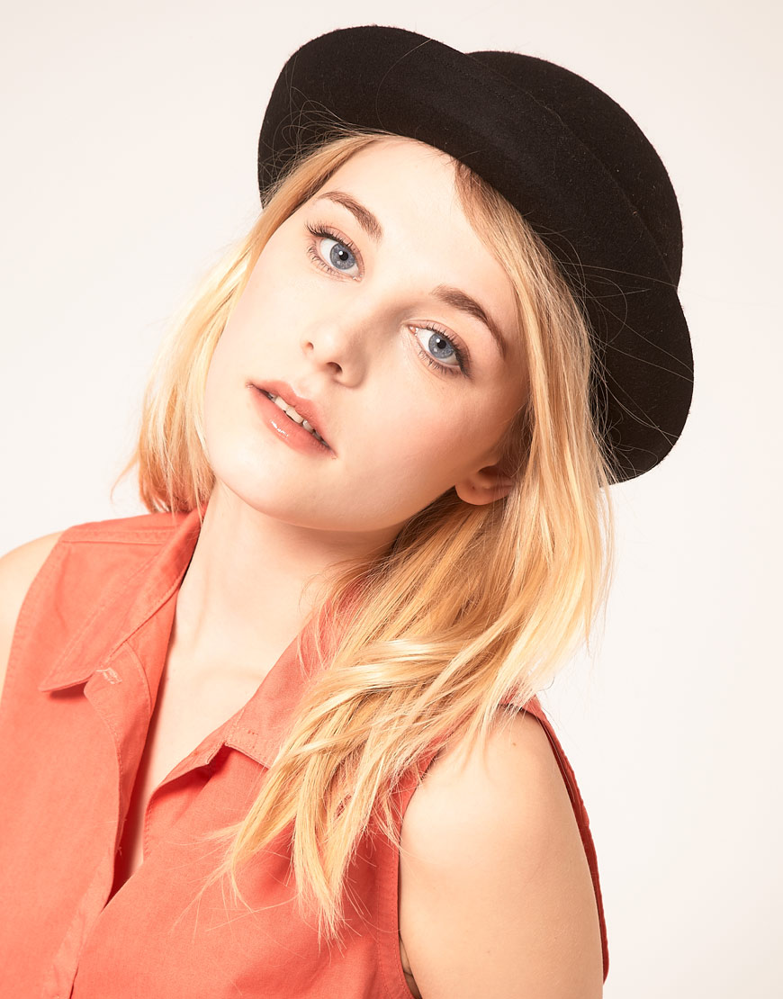 black felt boater hat
