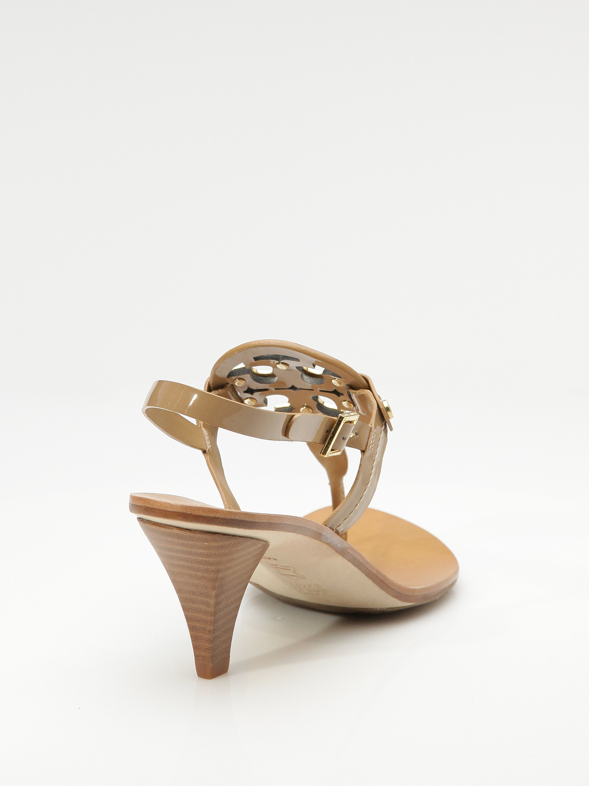 Tory Burch Holly 2 Kitten Heel Logo Patent Thong Sandals in Sand Gold  (Natural) - Lyst