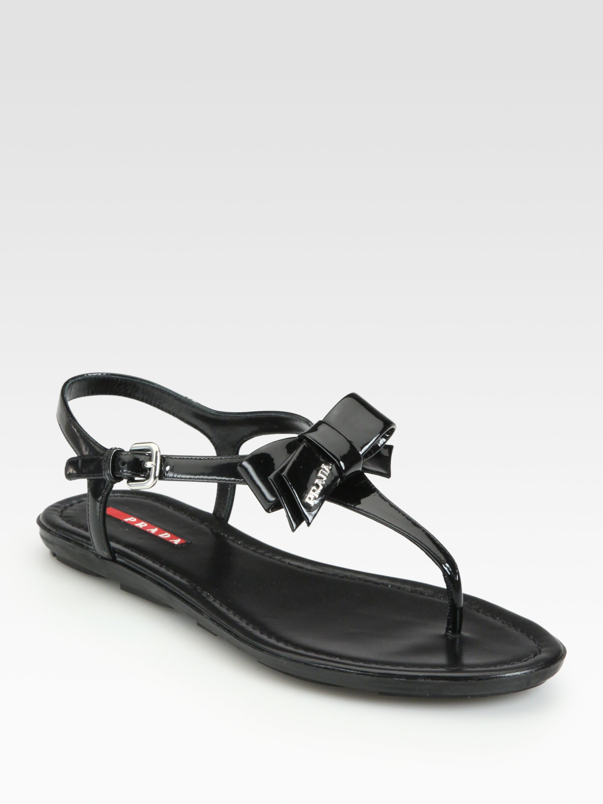 Prada Patent Leather Bow Thong Sandals in Black | Lyst