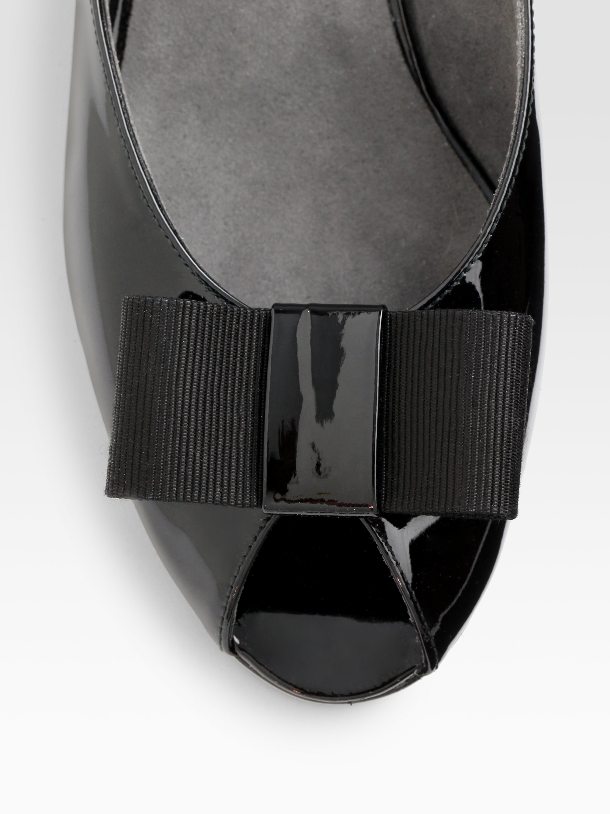 stuart weitzman bow pump