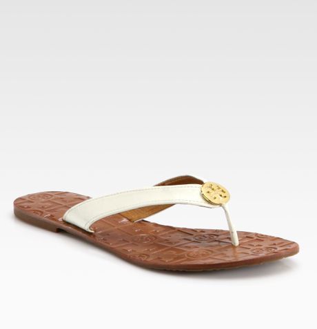 Tory Burch Thora Patent Leather Flip Flops in White | Lyst