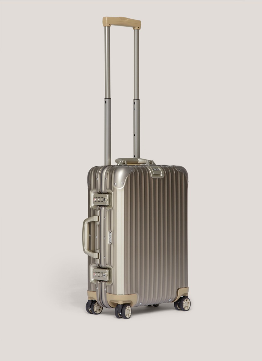 rimowa topas titanium 32